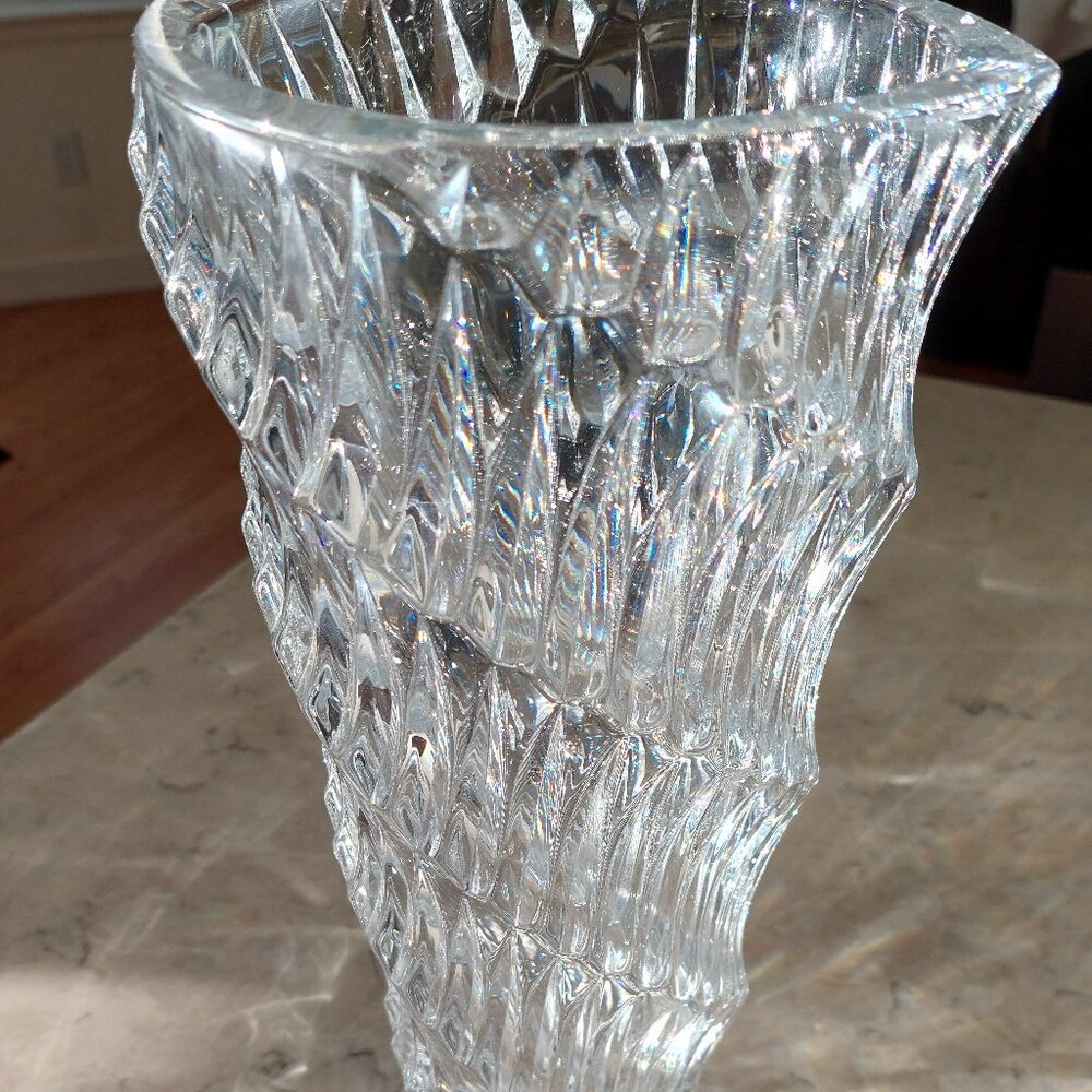 Majestic mystic crystal spiral design vase